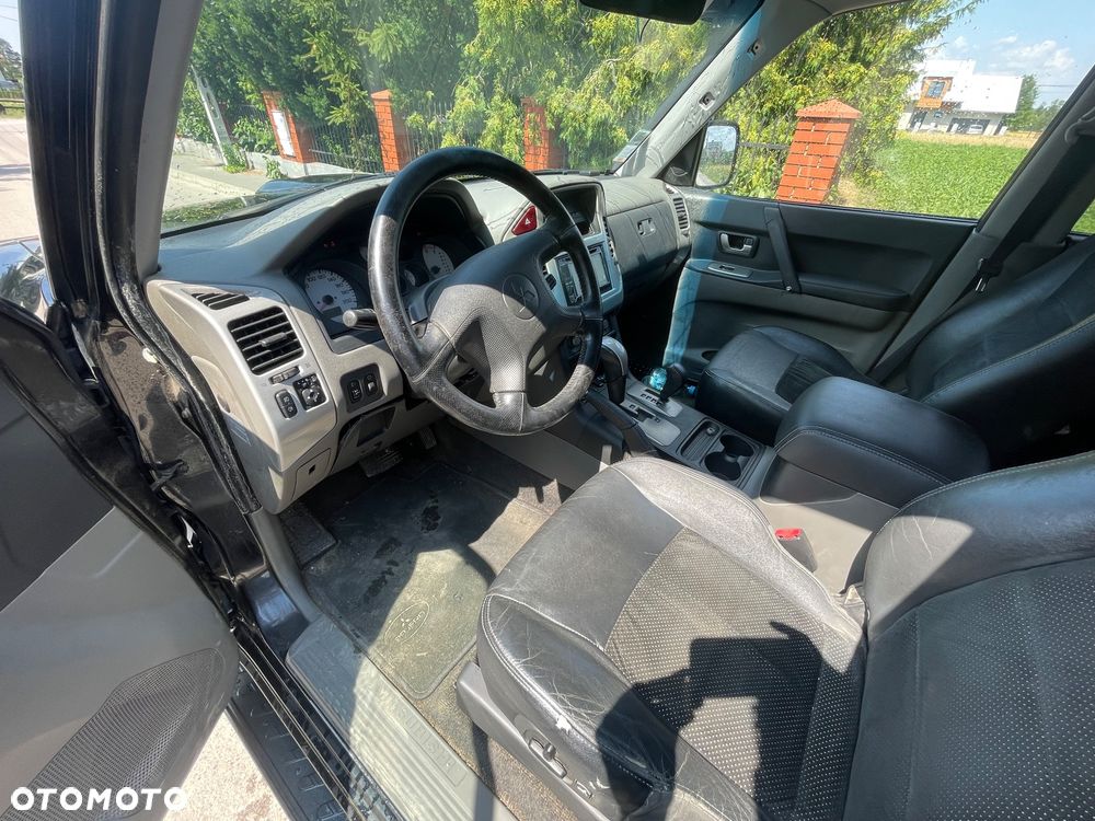 Mitsubishi Pajero 3.2 DI-D Automatik Dakar - 25