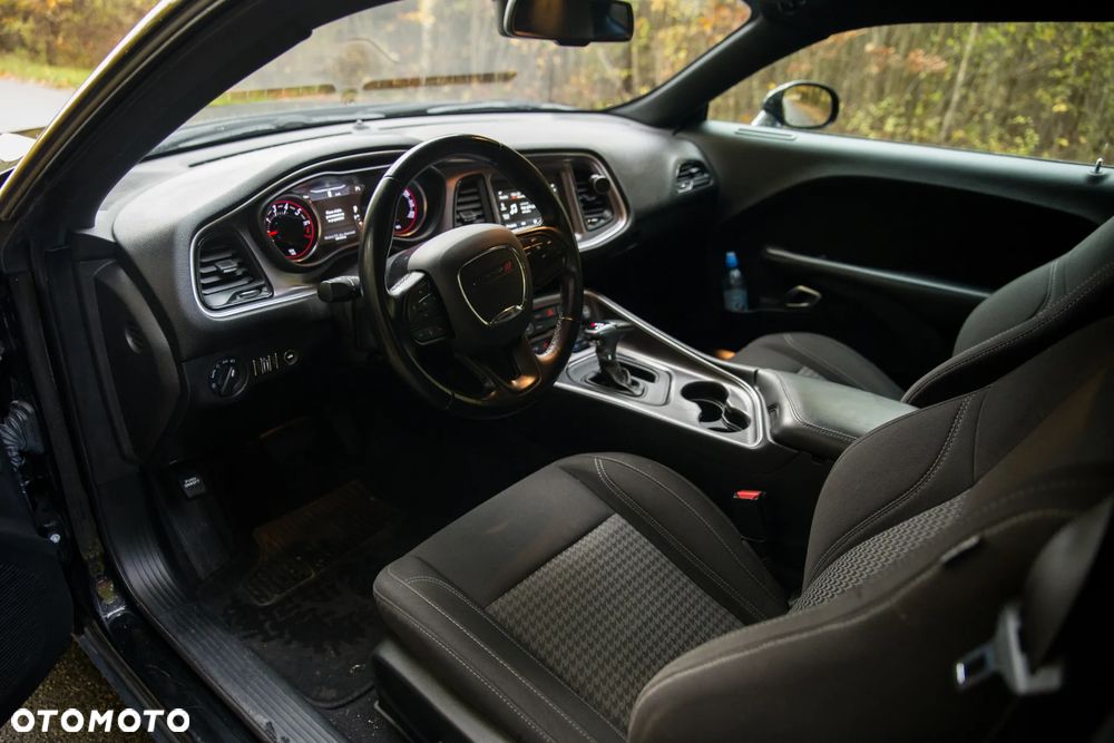 Dodge Challenger - 28