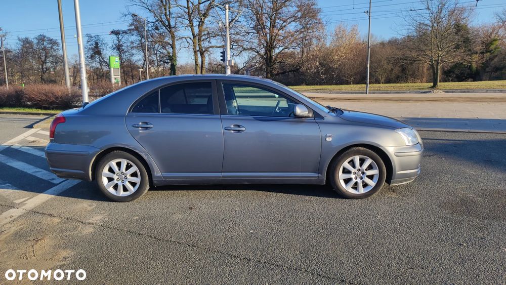 Toyota Avensis - 2