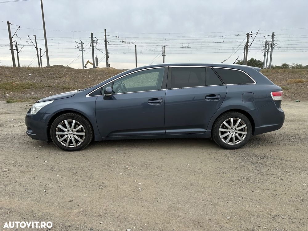 Toyota Avensis 2.2 D-4D Combi Executive - 4