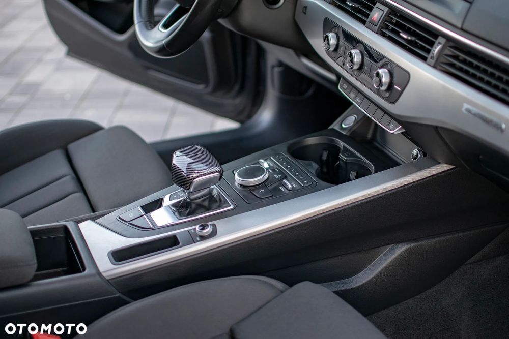 Audi A4 Avant 2.0 TDI DPF clean diesel S line Sportpaket - 26