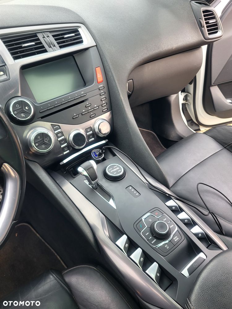 Citroën DS5 2.0 HDi Hybrid4 SoChic MCP - 29