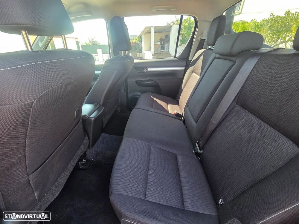 Toyota Hilux 2.4 D-4D 4WD CD CM - 15