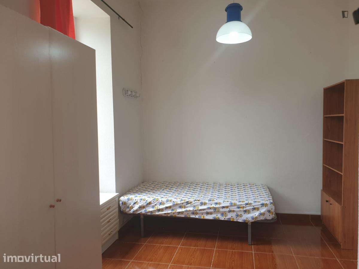 Quarto - localizado em Conchada Coimbra - Grande imagem: 3/10