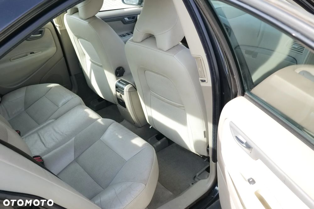 Volvo S60 2.4D Summum - 10