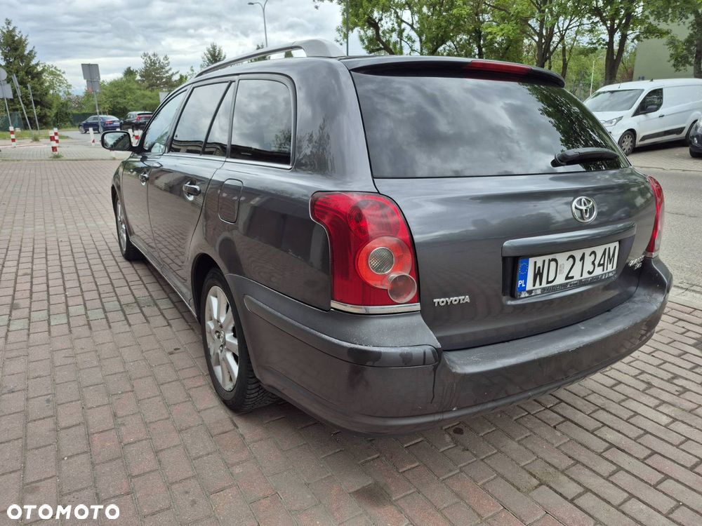 Toyota Avensis 2.2 D-4D Sol - 4