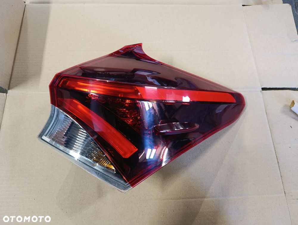TOYOTA AURIS II 2 LAMPA PRAWA TYŁ TYLNA EUROPA LIFT - 1