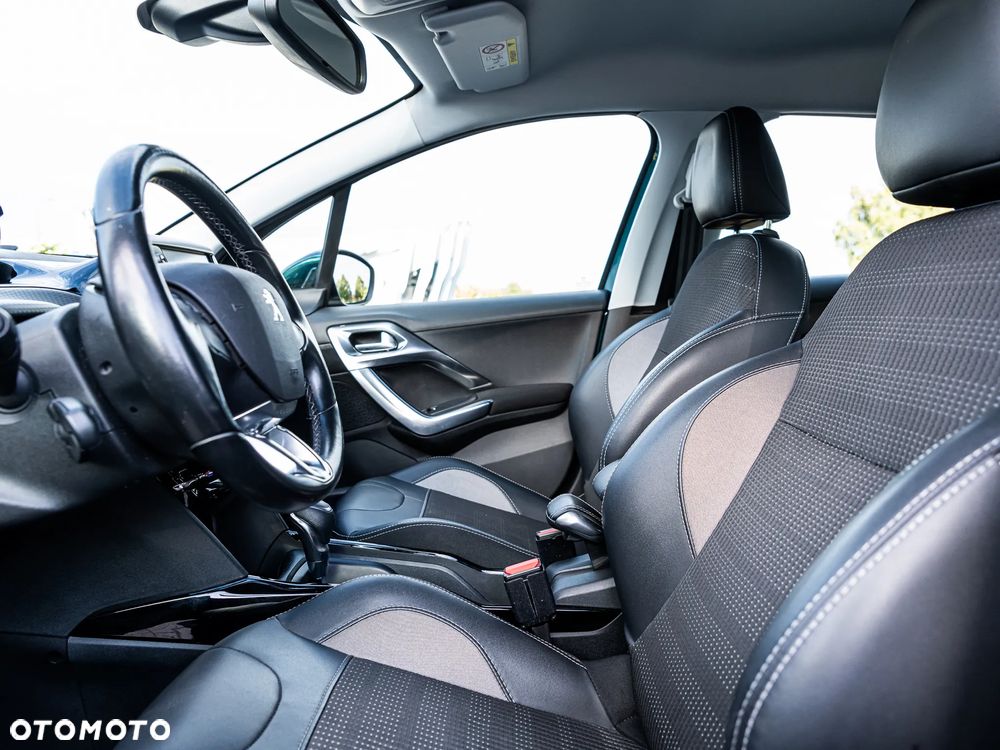 Peugeot 2008 1.2 Pure Tech Allure S&S EAT6 - 13