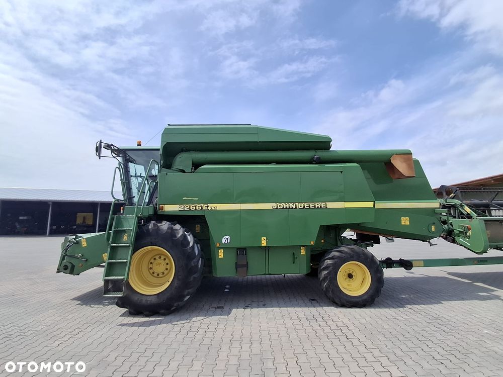 John Deere 2266E - 2