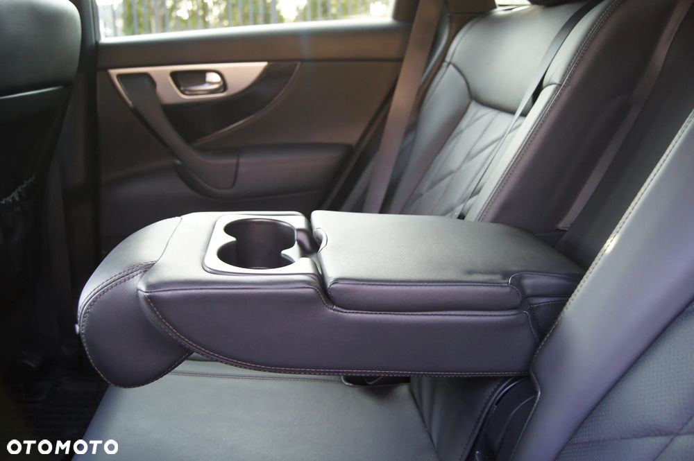 Infiniti QX70 - 33