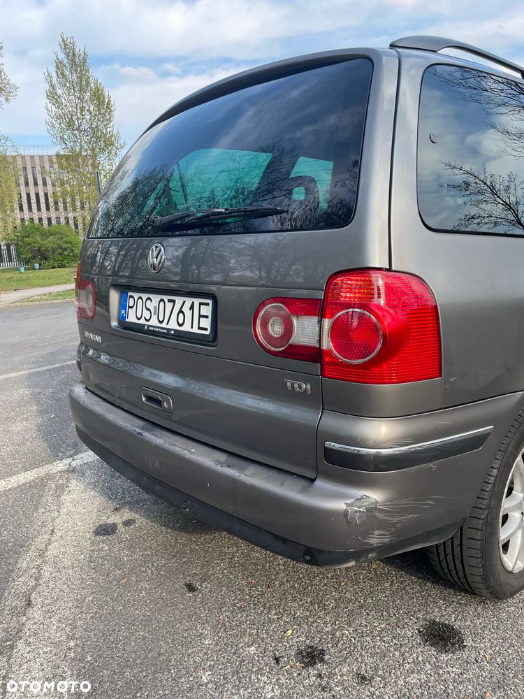 Volkswagen Sharan 1.9 TDI Comfortline Tiptr - 24