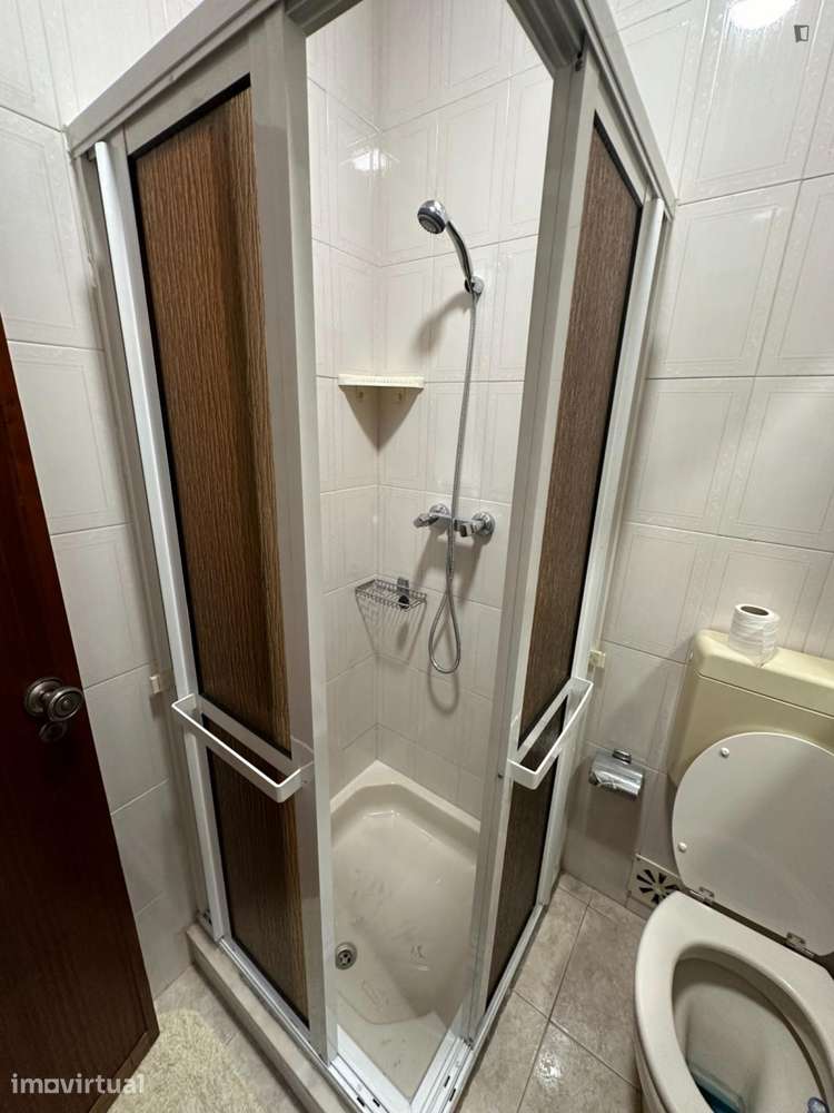 Quarto - localizado em Benfica Lisbon - Grande imagem: 2/13