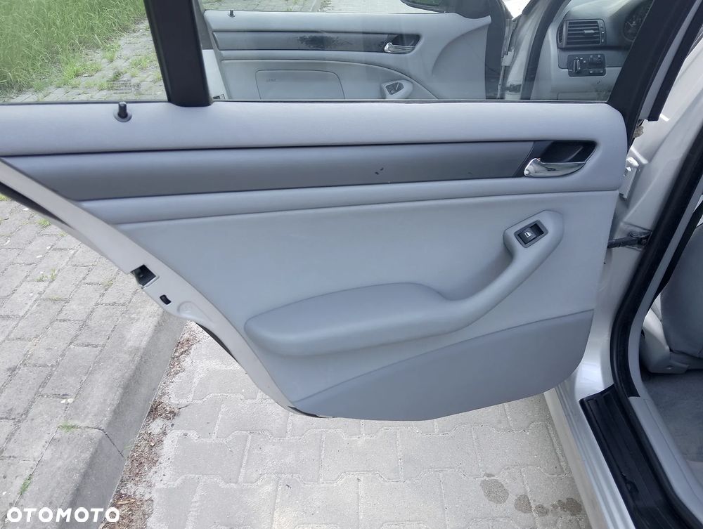 BMW Seria 3 320d Edition Exclusive - 16