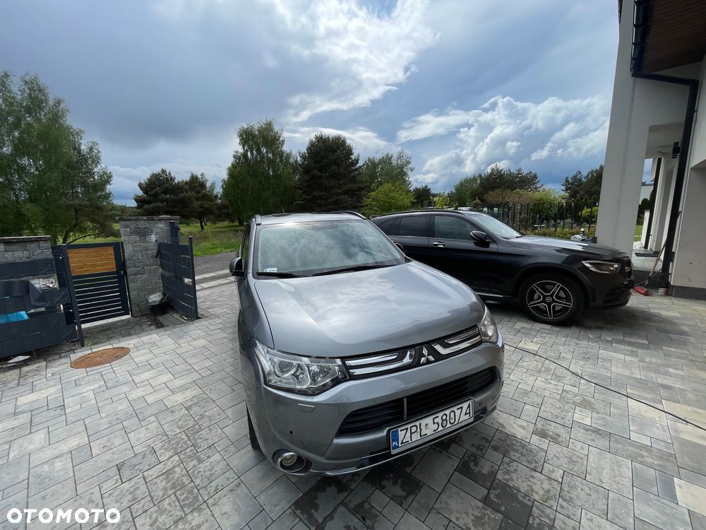 Mitsubishi Outlander 2.0 Instyle Navi - 2