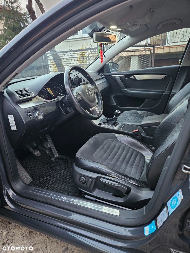 Volkswagen Passat 2.0 TDI Highline - 14