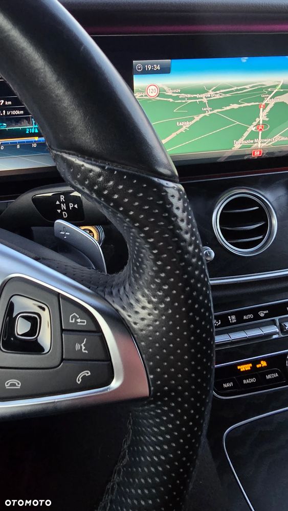 Mercedes-Benz Klasa E 220 d 4-Matic 9G-TRONIC - 31