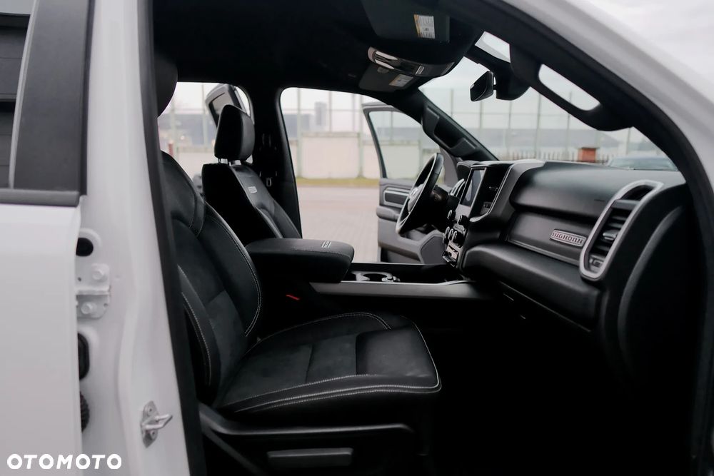 RAM 1500 Crew Cab Shortbed Bighorn - 26