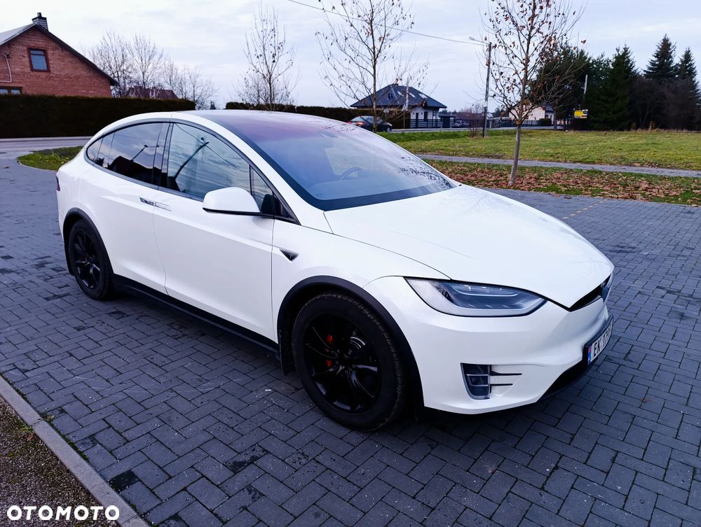 Tesla Model X - 5