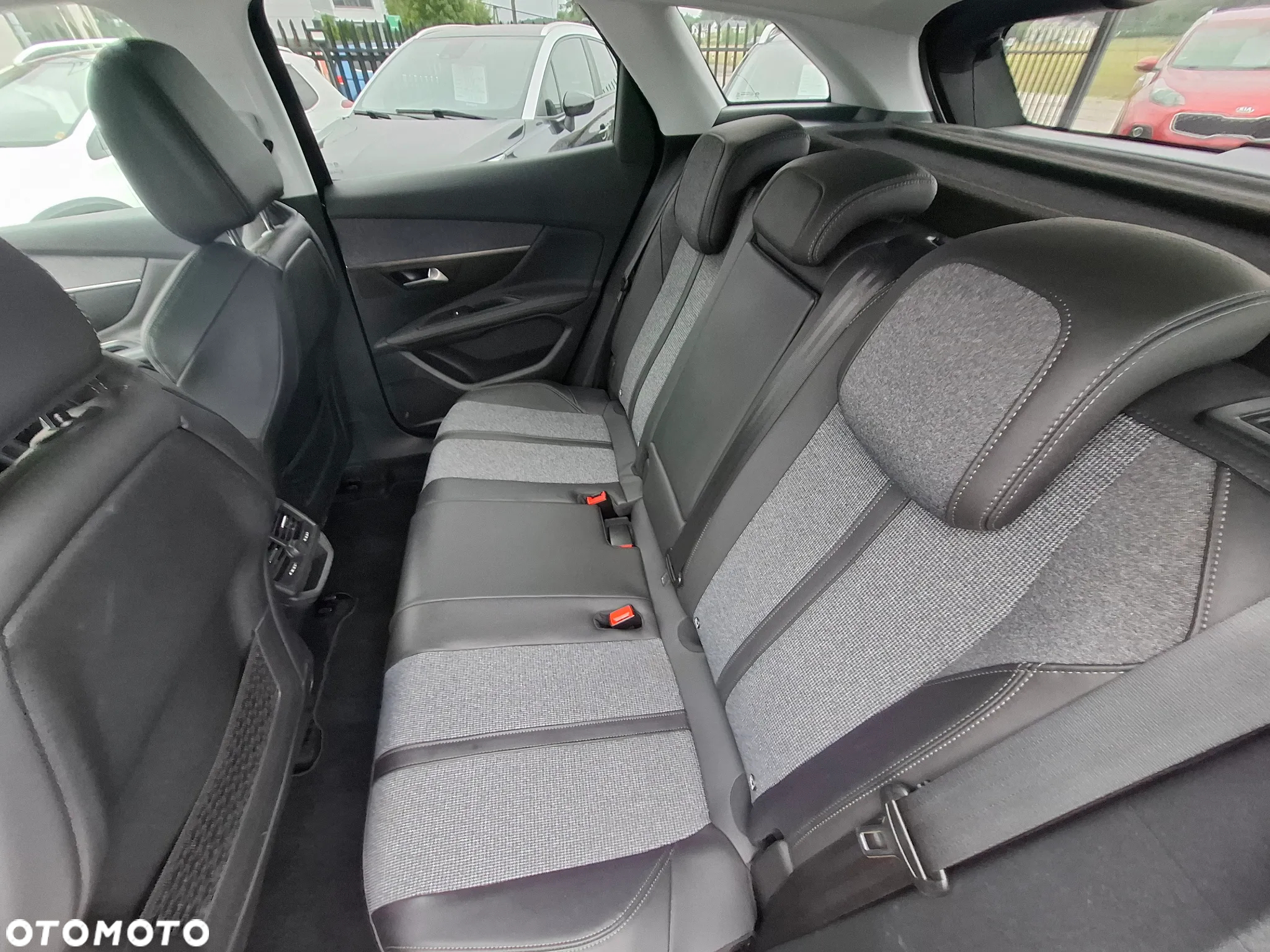 Peugeot 3008 1.5 BlueHDi Active S&S - 14