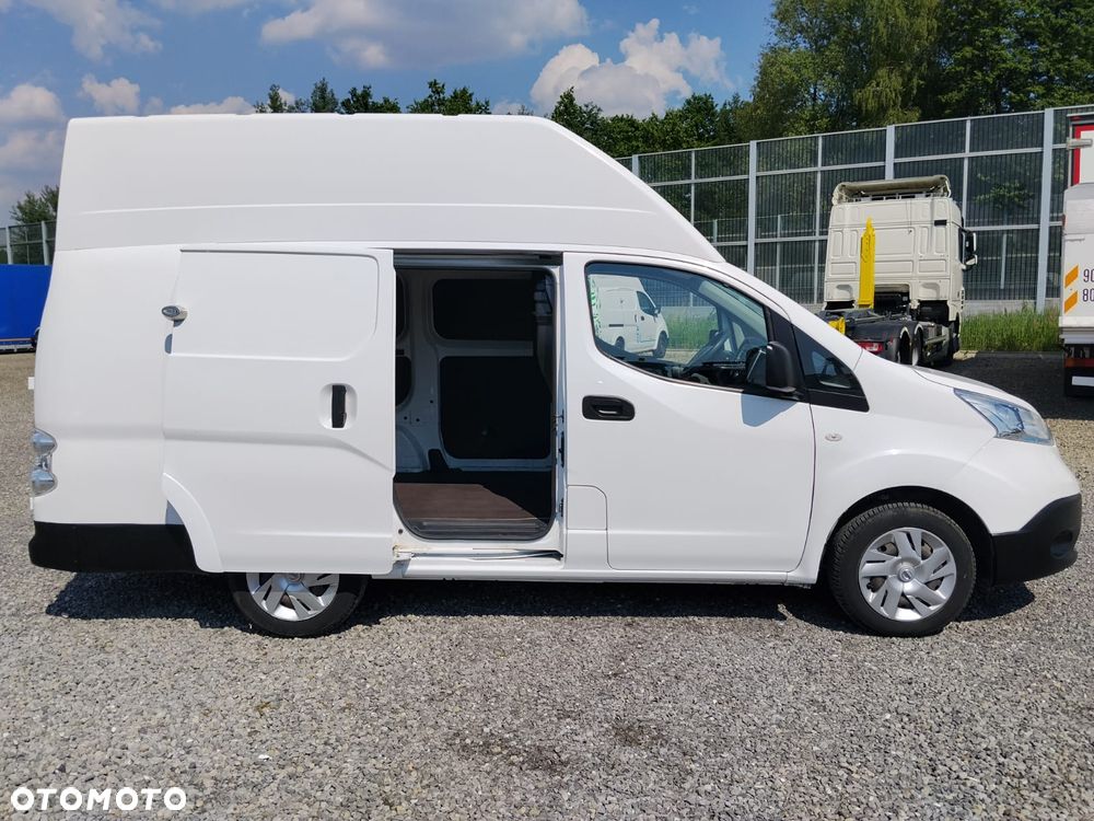 Nissan ENV 200 Maxi - 5