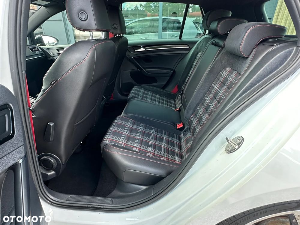 Volkswagen Golf GTI BlueMotion Technology DSG - 29