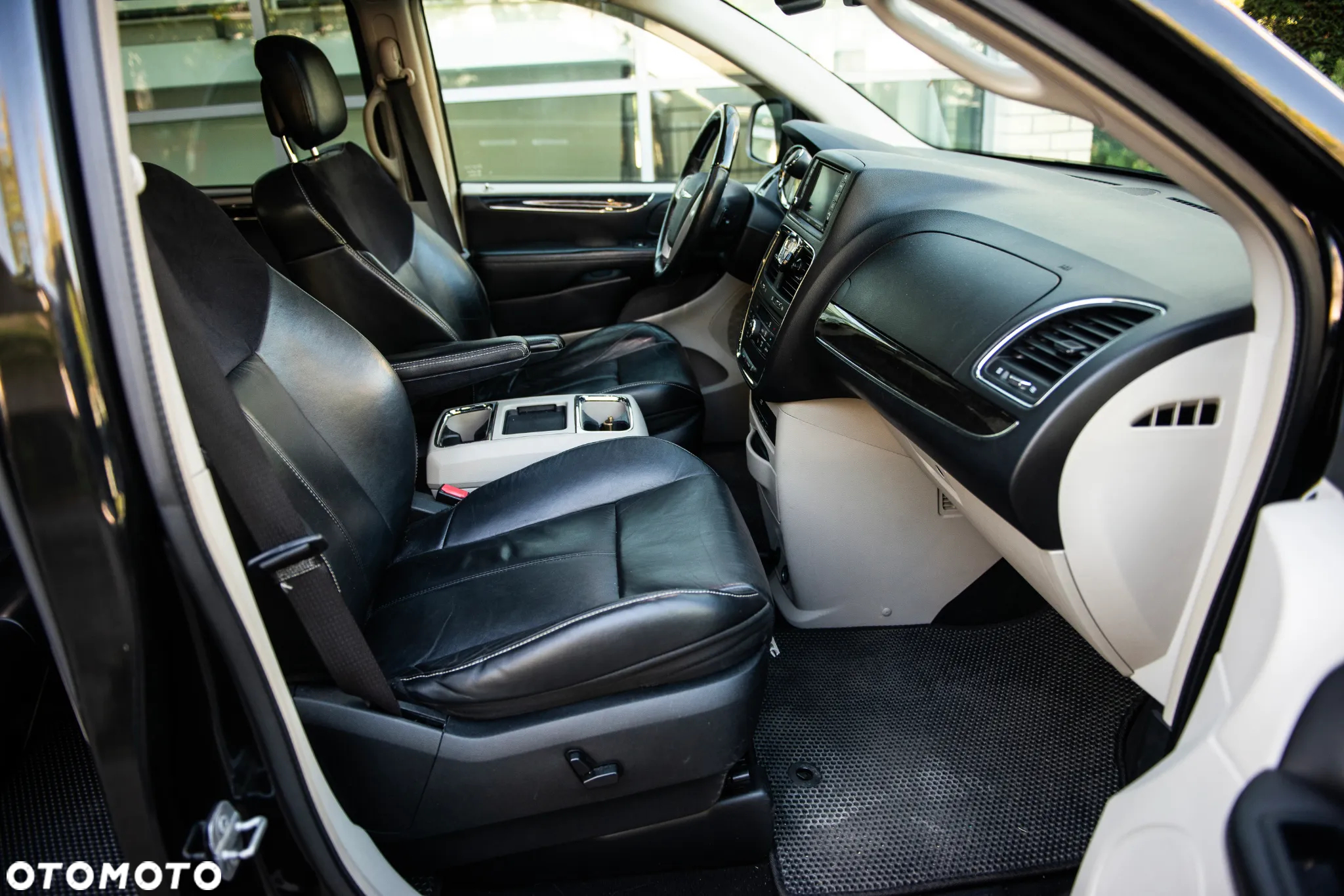 Chrysler Town & Country 3.6 Limited - 24