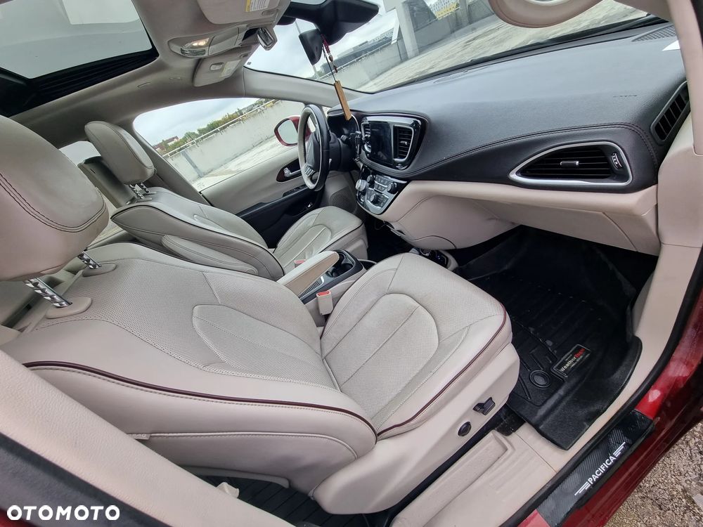 Chrysler Pacifica - 10