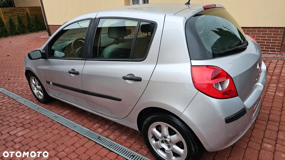 Renault Clio 1.6 Confort Privilege - 23