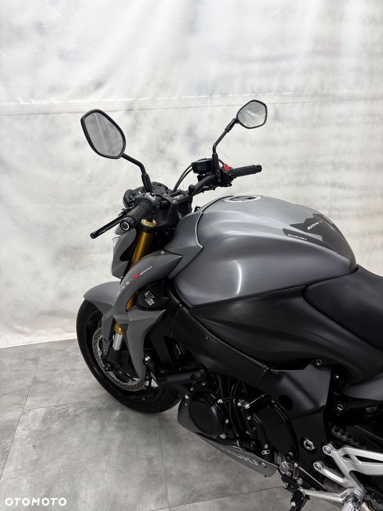 Suzuki GSX 1000 - 15