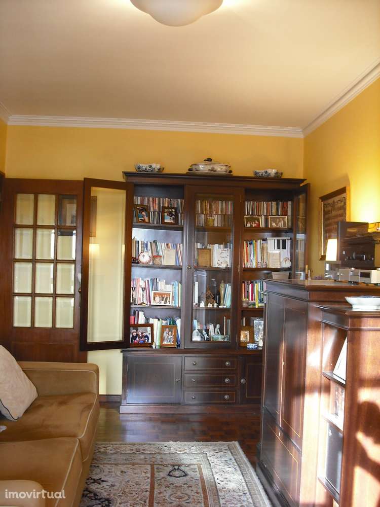 T2 / 75 m2 / 2 Garagens fechadas/ 2 wcs / Arrecadação/ Lareira - Grande imagem: 4/60