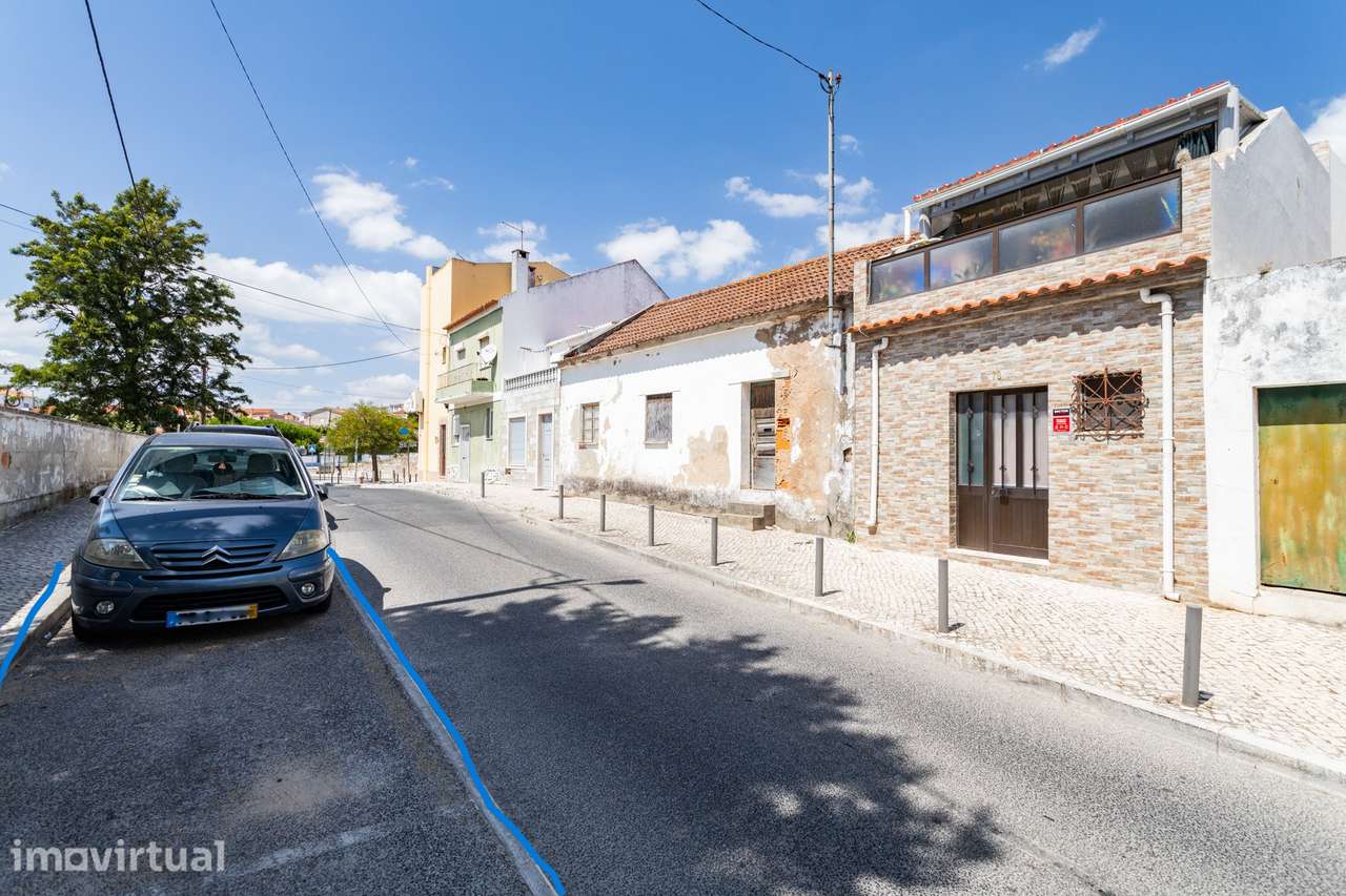 Moradia em Banda T4 com Lareira, Terraço, comércio e Estacionamento pa - Grande imagem: 4/30