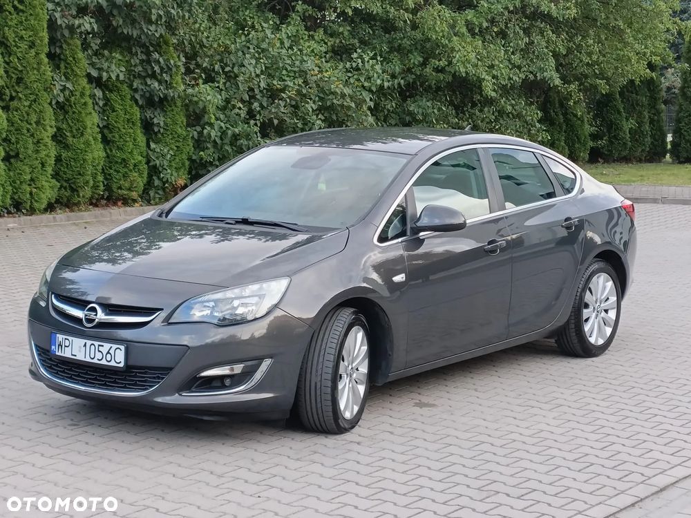 Opel Astra 2014 photo 2