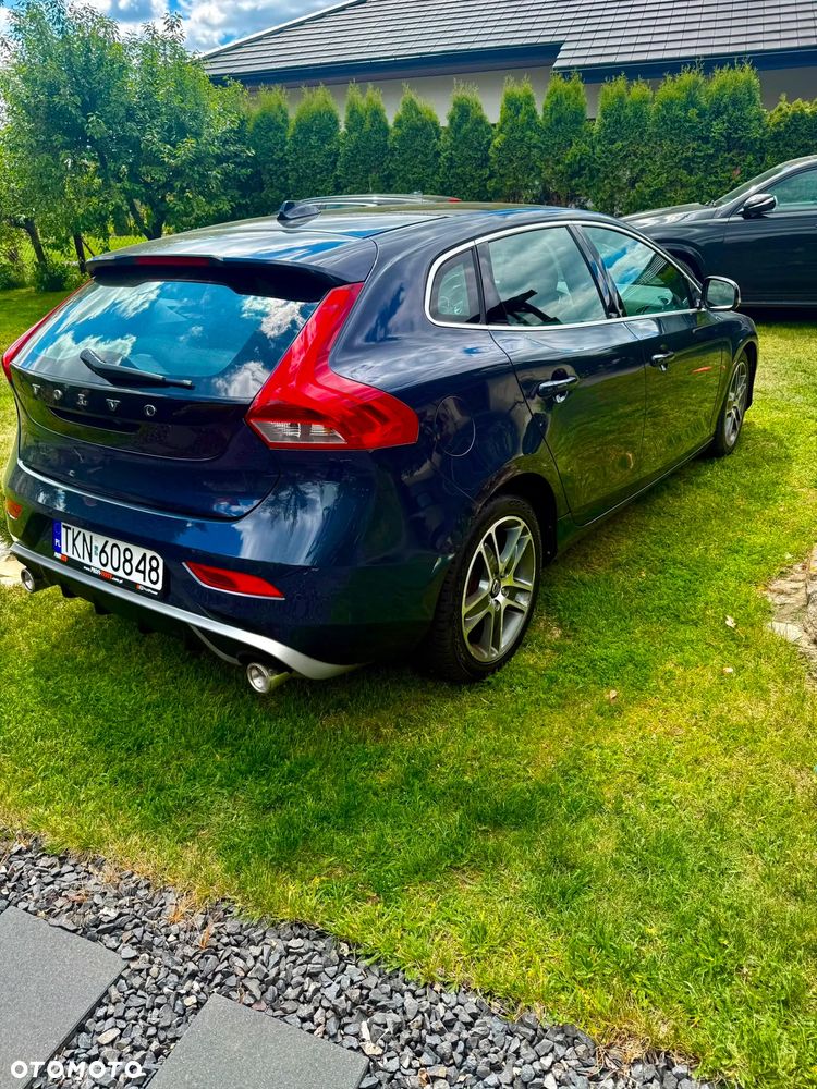 Volvo V40 D2 R-Design - 3