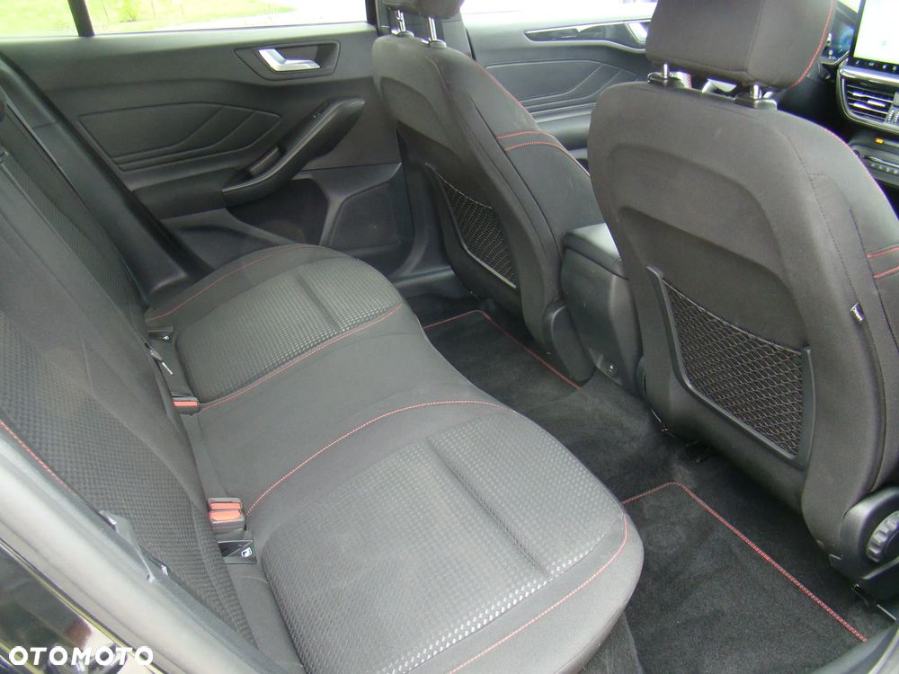 Ford Focus 1.5 EcoBlue STart-Stopp-System ST-LINE X - 32