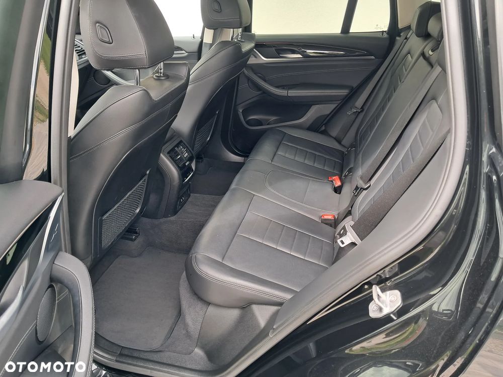 BMW X3 sDrive18d - 21