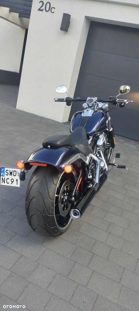 Harley-Davidson Softail Breakout - 29