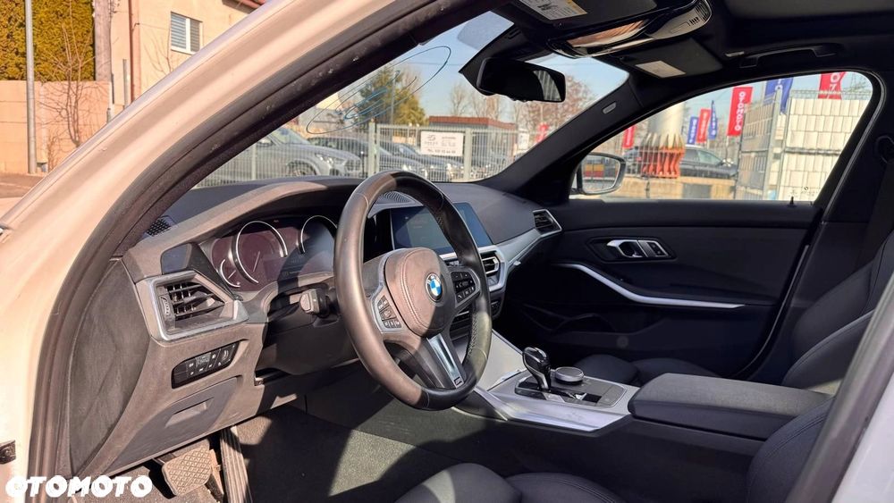 BMW Seria 3 330i Sport Line - 14
