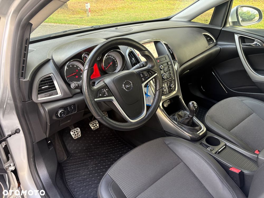 Opel Astra 1.6 T SIDI Cosmo S&S - 12