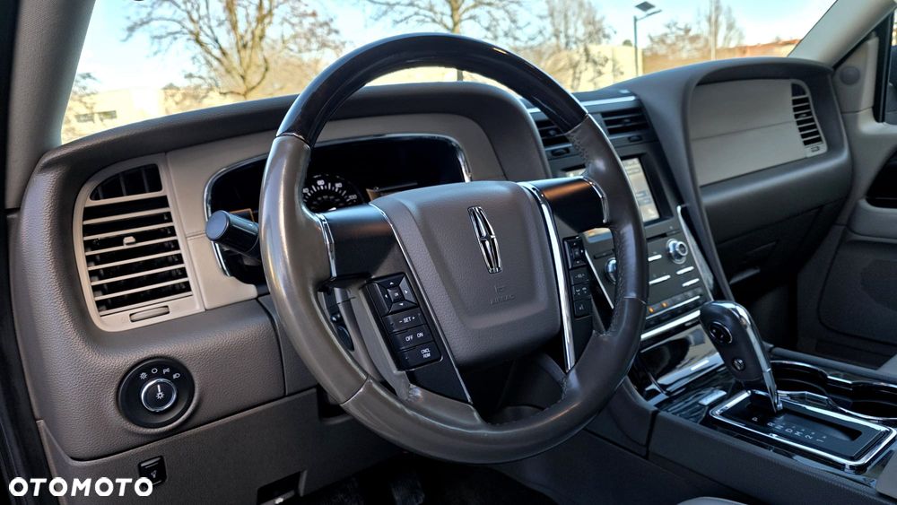 Lincoln Navigator - 13