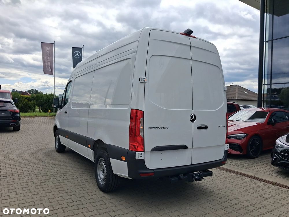Mercedes-Benz Sprinter - 12