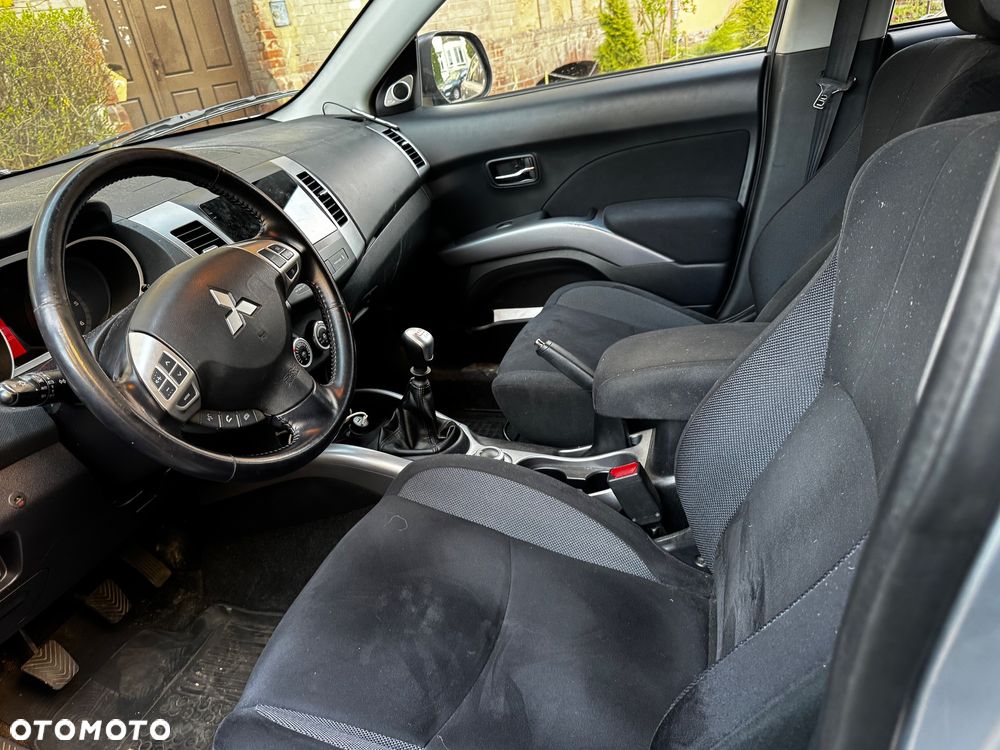 Mitsubishi Outlander 2.2 DID Intense + - 9