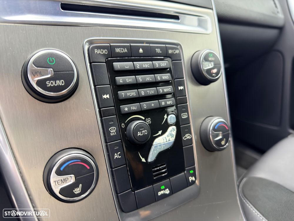 Volvo XC 60 2.0 D4 DRIVe Momentum - 31