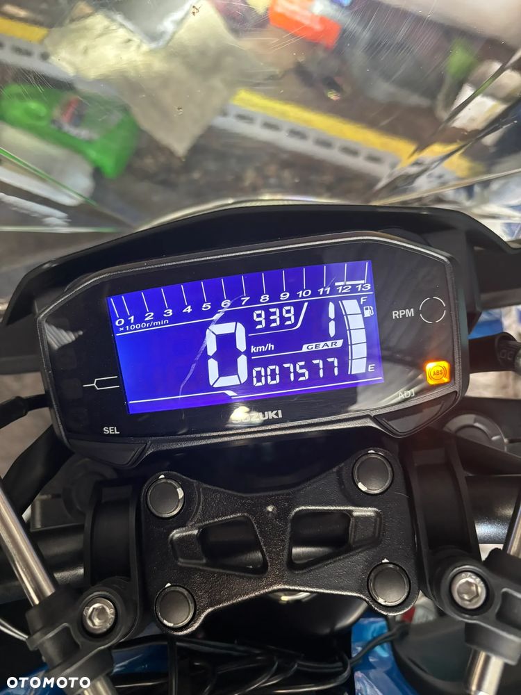 Suzuki GSX - 11