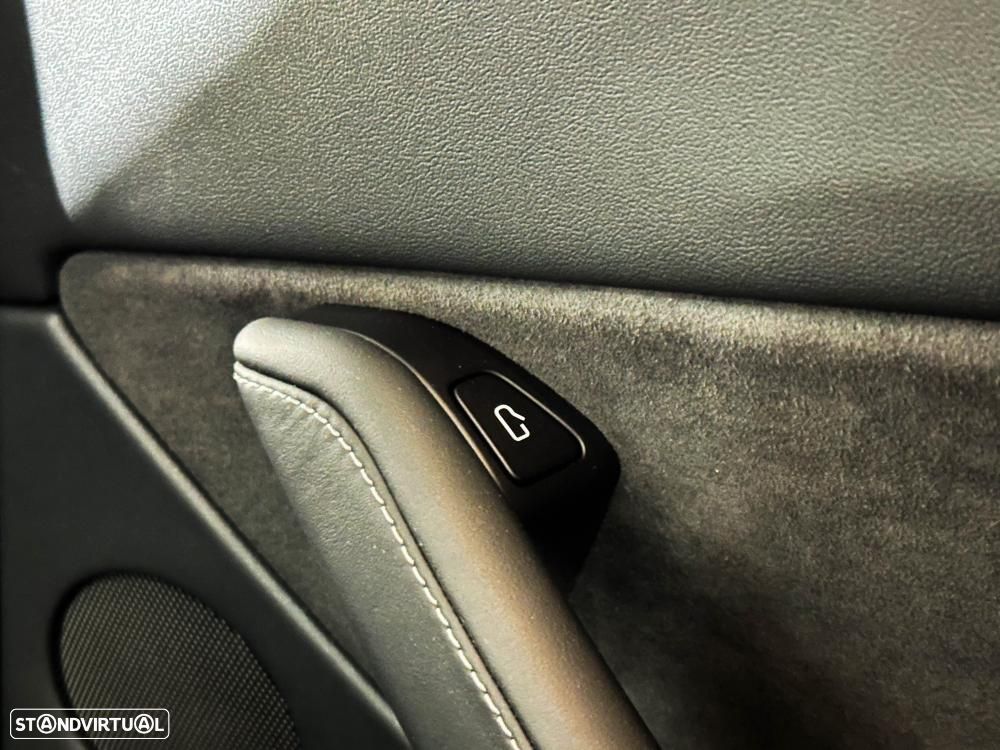 Tesla Model Y Long Range Dual Motor AWD - 28