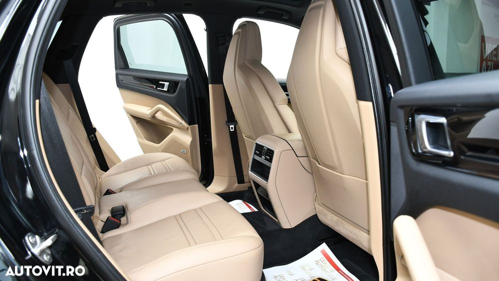 Porsche Cayenne E-Hybrid Tiptronic S Platinum Edition - 10