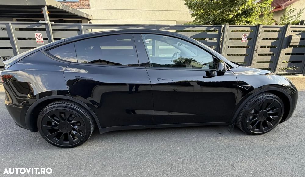 Tesla Model Y - 1
