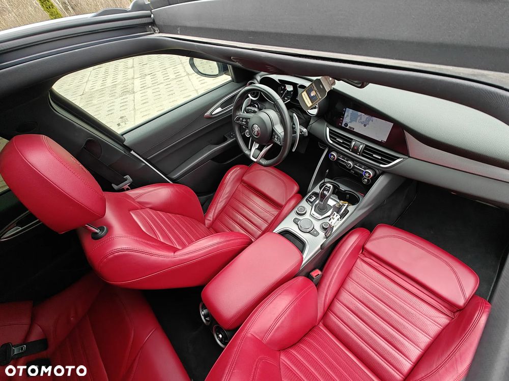 Alfa Romeo Giulia 2.0 Turbo 16V AT8 Veloce Ti - 25