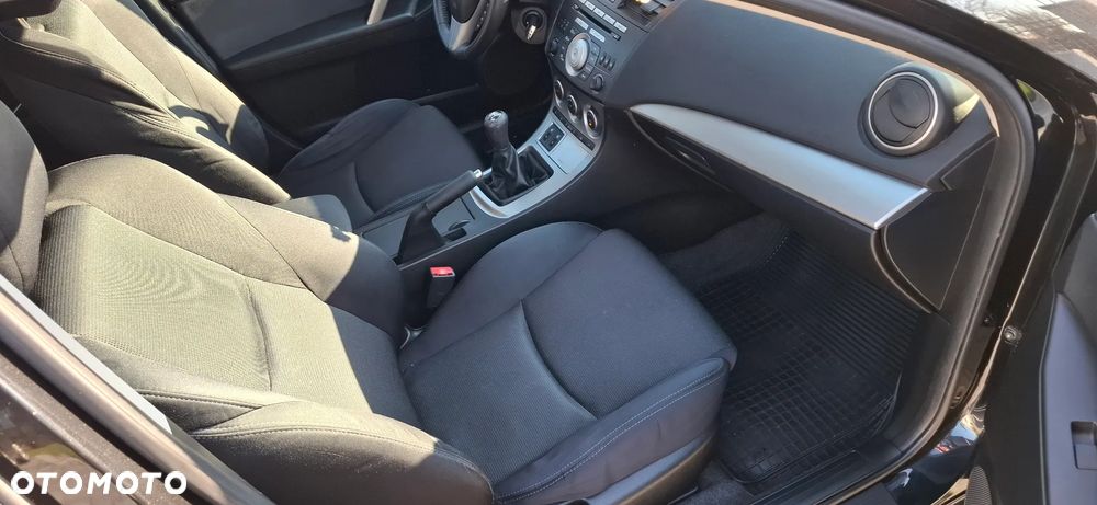 Mazda 3 1.6 Active + - 17