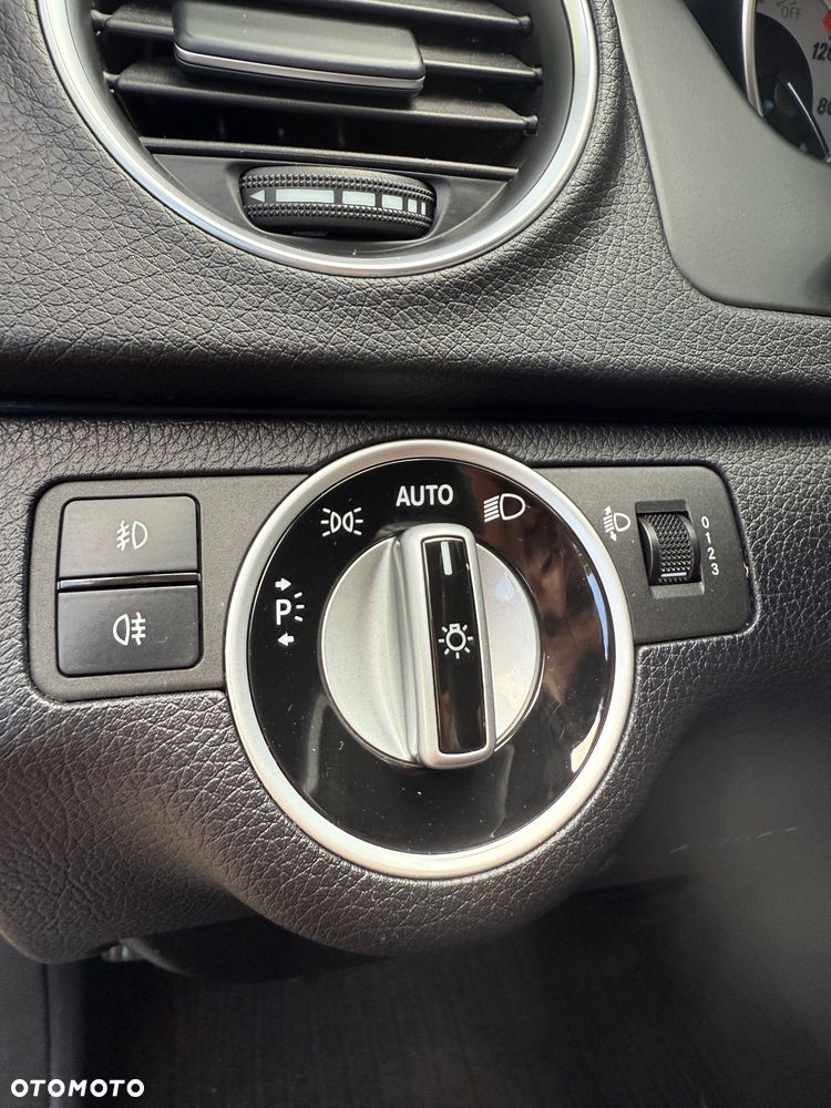 Mercedes-Benz Klasa C 200 CGI BlueEFFICIENCY Avantgarde - 18