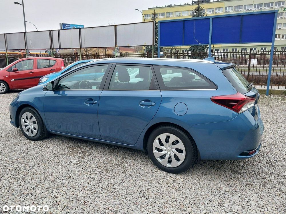 Toyota Auris 1.6 Premium - 3